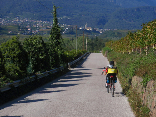 the town of San Giuseppe al Lago is on the hillside.